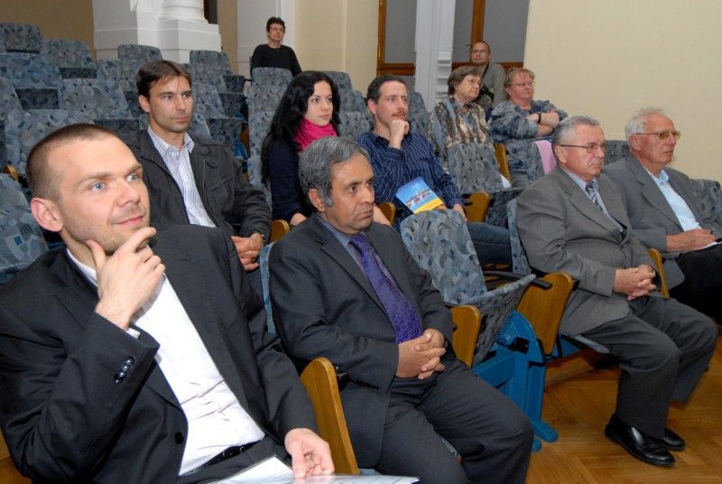 Blíže se seznámit s indickou kulturou mohli ve středu 6. června 2012 návštěvníci Západočeského muzea v Plzni. Indické velvyslanectví v Praze pro ně připravilo odpoledne s tancem, přednáškou, filmovou projekcí a ochutnávkou klasických produktů indické kuchyně, vše za podpory plzeňského magistrátu.