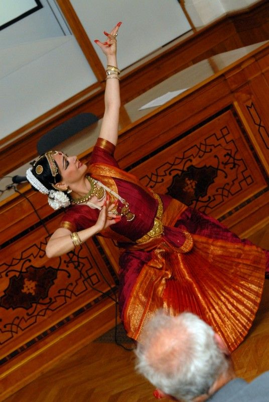 Blíže se seznámit s indickou kulturou mohli ve středu 6. června 2012 návštěvníci Západočeského muzea v Plzni. Indické velvyslanectví v Praze pro ně připravilo odpoledne s tancem, přednáškou, filmovou projekcí a ochutnávkou klasických produktů indické kuchyně, vše za podpory plzeňského magistrátu.