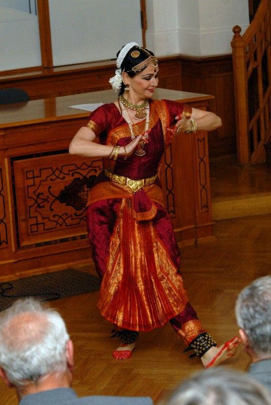 Blíže se seznámit s indickou kulturou mohli ve středu 6. června 2012 návštěvníci Západočeského muzea v Plzni. Indické velvyslanectví v Praze pro ně připravilo odpoledne s tancem, přednáškou, filmovou projekcí a ochutnávkou klasických produktů indické kuchyně, vše za podpory plzeňského magistrátu.