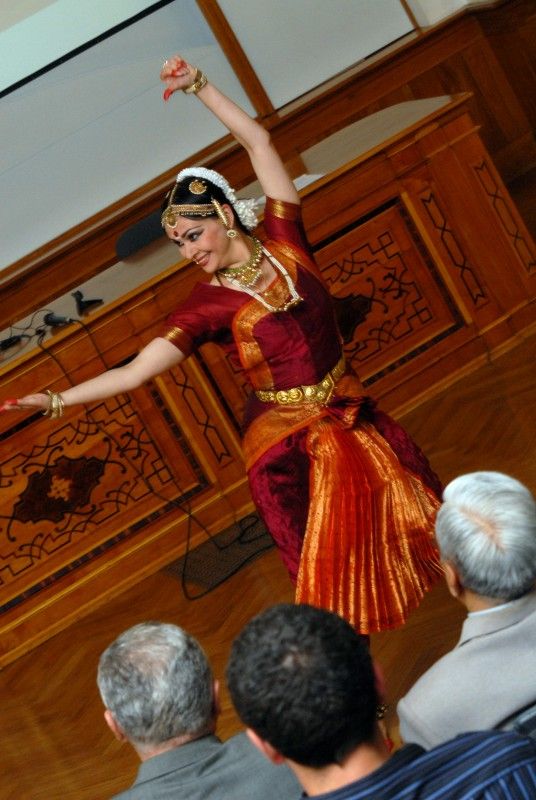 Blíže se seznámit s indickou kulturou mohli ve středu 6. června 2012 návštěvníci Západočeského muzea v Plzni. Indické velvyslanectví v Praze pro ně připravilo odpoledne s tancem, přednáškou, filmovou projekcí a ochutnávkou klasických produktů indické kuchyně, vše za podpory plzeňského magistrátu.