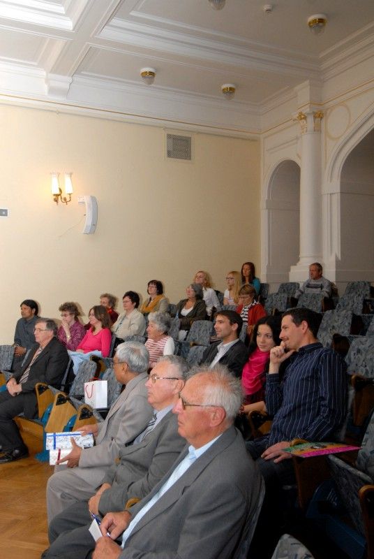 Blíže se seznámit s indickou kulturou mohli ve středu 6. června 2012 návštěvníci Západočeského muzea v Plzni. Indické velvyslanectví v Praze pro ně připravilo odpoledne s tancem, přednáškou, filmovou projekcí a ochutnávkou klasických produktů indické kuchyně, vše za podpory plzeňského magistrátu.