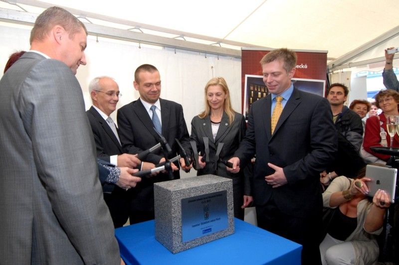 Poklepem na základní kámen byla v Plzni zahájena stavba nové divadelní budovy