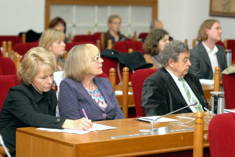 Český historik a archivář Václav Ledvinka zahájil svým příspěvkem O stavu bádání a publikování dějin měst v České republice odbornou konferenci Plzeň ve 20. století – 20. století v Plzni, kterou zorganizoval Archiv města Plzně 14.6.2012. Má za cíl seznámit kolektiv autorů, kteří budou zpracovávat novodobé Dějiny Plzně s tím, jak se k problému přistupovalo v jiných městech. Zároveň má poukázat prostřednictvím přednesených odborných referátů na dosud opomíjená či nedostatečně zpracovaná témata k nejnovějším dějinám Plzně.