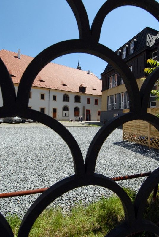 V Plzni vzniklo (15.6.2012) nové muzeum, které vystaveným souborem křesťanských reálií seznamuje návštěvníka se světem křesťanů. Prezentovaná díla a předměty patří k tomu nejlepšímu, co se v západních Čechách zachovalo. Nejstarší z nich pocházejí ze začátku 14. století, liturgické předměty z konce 15. století. Například Malesická monstrace nebo kalich ze Zvíkovce mají patřit mezi největší skvosty klenotnice (v prostoru bývalé nemocnice s renesanční kaplí).