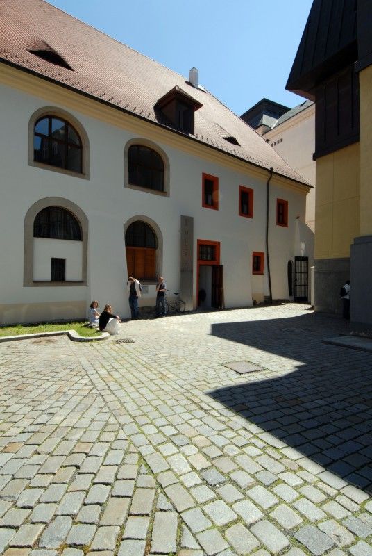 V Plzni vzniklo (15.6.2012) nové muzeum, které vystaveným souborem křesťanských reálií seznamuje návštěvníka se světem křesťanů. Prezentovaná díla a předměty patří k tomu nejlepšímu, co se v západních Čechách zachovalo. Nejstarší z nich pocházejí ze začátku 14. století, liturgické předměty z konce 15. století. Například Malesická monstrace nebo kalich ze Zvíkovce mají patřit mezi největší skvosty klenotnice (v prostoru bývalé nemocnice s renesanční kaplí).