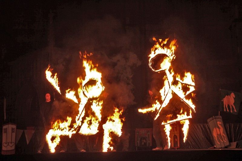 Rej strašidel, světelná a ohňová show, zábava na dvoře císaře Rudolfa II., kára komediantů, hudební produkce, divadelní představení. To vše přilákalo v uplynulém víkendu (16. a 17.6.2012) na plzeňské náměstí Republiky tisíce návštěvníků. Oblíbená plzeňská akce Historický víkend se konala již poosmnácté. (Foto: Václav Samek)