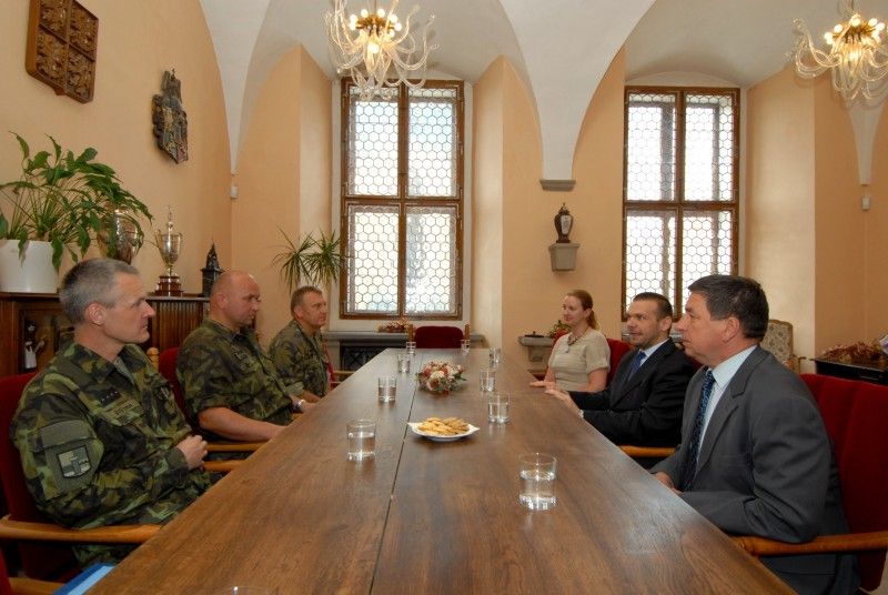 Podepsáním realizační dohody byla v pondělí 25. června 2012 stvrzena spolupráce mezi městem a plzeňským krajským vojenským velitelstvím.