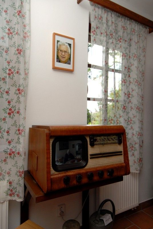 Unikátní expozici Svět v podzemí otevřela 26.6.2012 plzeňská zoologická zahrada v prostorách bývalé německé podzemní pevnosti. Návštěvníci se zde mohou setkat s nejrůznějšími tvory, jejichž přirozeným prostředním je tma či život v jeskyních, studnách, sklepech či kanálech. K vidění jsou zde netopýři, ospalci, píďalky, ale také nejrůznější pavouci, žáby a brouci. Z blízka, ale bezpečně za sklem je tak možné si prohlédnout šváby, stonožku, a také třeba cvrčka. Závěrečná část expozice se věnuje vývoji života od prahor po prvohory.