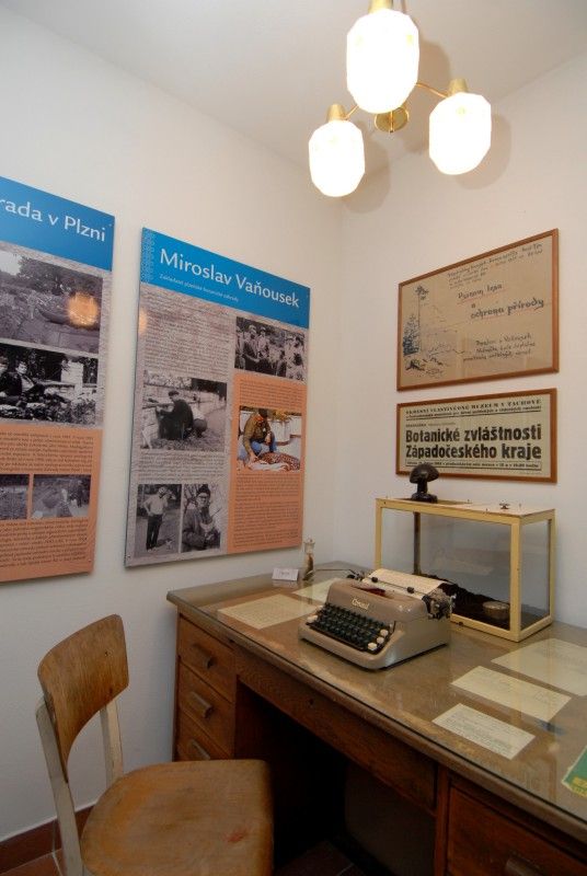 Unikátní expozici Svět v podzemí otevřela 26.6.2012 plzeňská zoologická zahrada v prostorách bývalé německé podzemní pevnosti. Návštěvníci se zde mohou setkat s nejrůznějšími tvory, jejichž přirozeným prostředním je tma či život v jeskyních, studnách, sklepech či kanálech. K vidění jsou zde netopýři, ospalci, píďalky, ale také nejrůznější pavouci, žáby a brouci. Z blízka, ale bezpečně za sklem je tak možné si prohlédnout šváby, stonožku, a také třeba cvrčka. Závěrečná část expozice se věnuje vývoji života od prahor po prvohory.