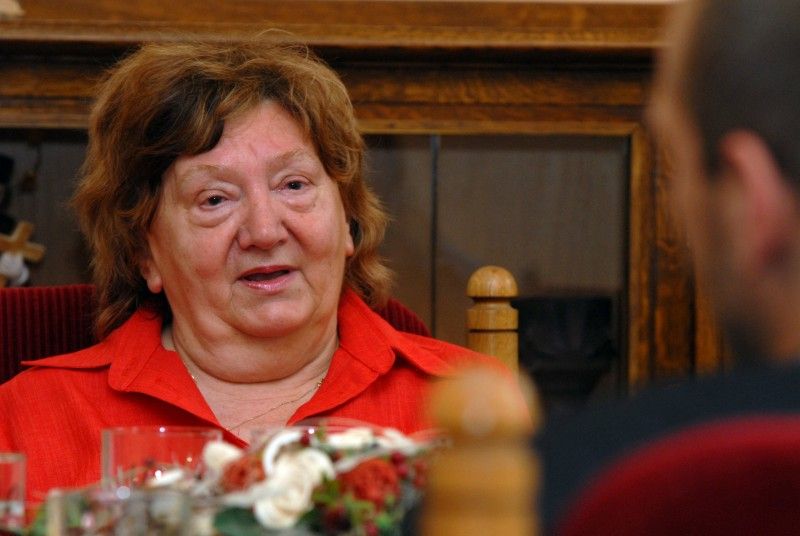 Dlouholetá ředitelka Západočeské galerie Jana Potužáková v pondělí (2.7.2012) odpoledne na pozvání primátora Martina Baxy zavítala na plzeňskou radnici. Setkání, které se uskutečnilo u příležitosti jejího životního jubilea, se neslo ve velice přátelském duchu. Diskutovalo se především o výtvarném umění, budování současných prostor Západočeské galerie i nejrůznějších peripetiích, s kterými se plzeňská galeristka během své dlouholeté praxe v oboru musela potýkat.