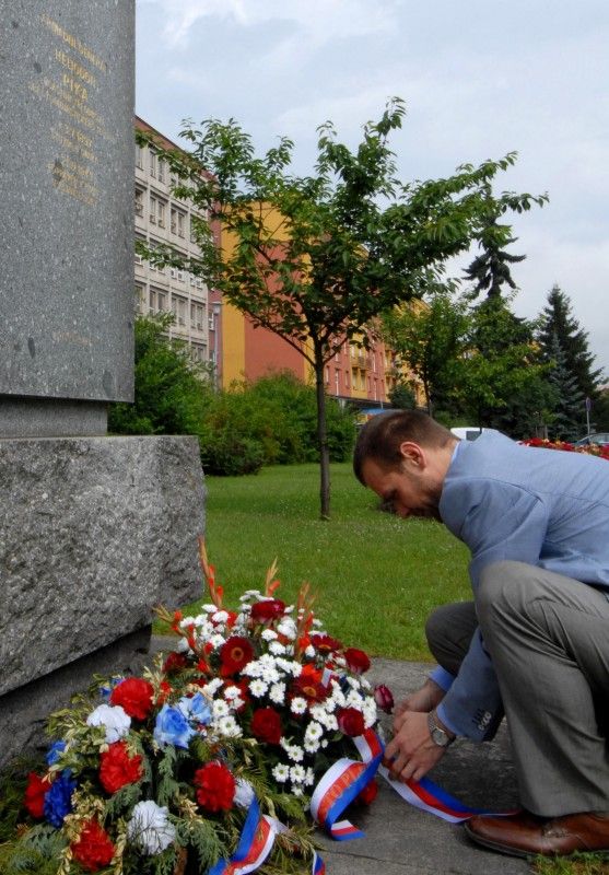 Armádní generál Heliodor Píka se narodil přesně před 115 lety, 3. července 1897. Při této příležitosti si město Plzeň (3.7.2012) připomnělo jeho památku. Primátor Martin Baxa položil květiny u pomníku „účastníka tří odbojů, oběti komunistického teroru“ generála Píky, který se nachází na jednom ze slovanských náměstí pojmenovaném právě po hrdinovi československého zahraničního odboje.