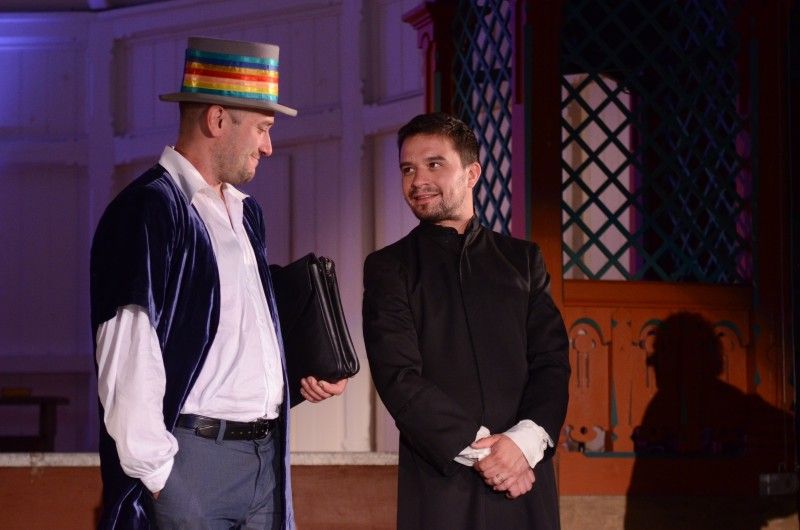 Z představení V nouzi poznáš přítele (Foto: Jiří Holomíček)