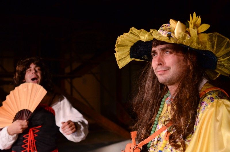 Z představení V nouzi poznáš přítele (Foto: Jiří Holomíček)