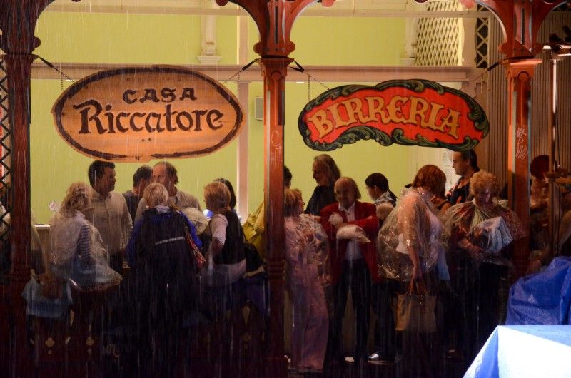 Z představení V nouzi poznáš přítele (Foto: Jiří Holomíček)