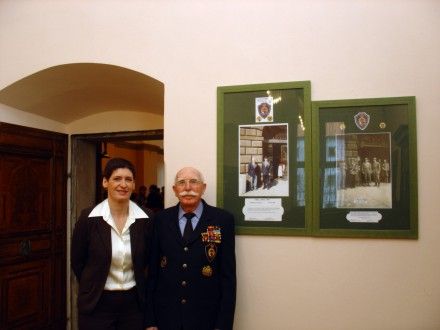 Předávání Ceny Jana Palacha se zúčastnil i veterán vyfotografovaný před plzeňskou radnicí v roce 1945