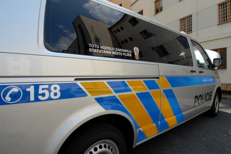 Krajské policejní ředitelství od čtvrtka (26.7.2012) disponuje novým devítimístným vozidlem, které pro své účely bude využívat především pořádková jednotka. Tomu je přizpůsobeno i nestandardní vybavení. Automobil má například zadní dveře na obou stranách, což zvyšuje akceschopnost posádky. Součásti výbavy vozidla je mimo jiné trezor na zbraně.