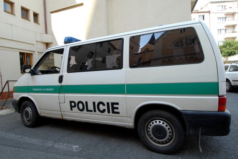 Krajské policejní ředitelství od čtvrtka (26.7.2012) disponuje novým devítimístným vozidlem, které pro své účely bude využívat především pořádková jednotka. Tomu je přizpůsobeno i nestandardní vybavení. Automobil má například zadní dveře na obou stranách, což zvyšuje akceschopnost posádky. Součásti výbavy vozidla je mimo jiné trezor na zbraně.