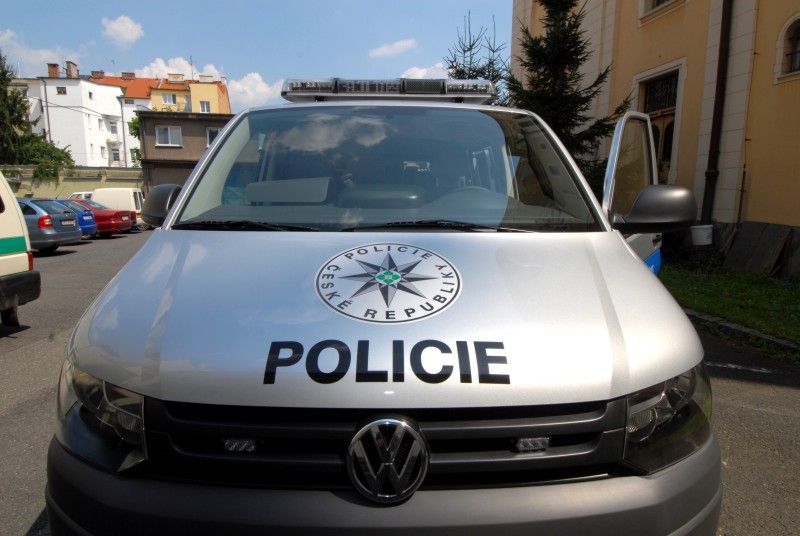 Krajské policejní ředitelství od čtvrtka (26.7.2012) disponuje novým devítimístným vozidlem, které pro své účely bude využívat především pořádková jednotka. Tomu je přizpůsobeno i nestandardní vybavení. Automobil má například zadní dveře na obou stranách, což zvyšuje akceschopnost posádky. Součásti výbavy vozidla je mimo jiné trezor na zbraně.