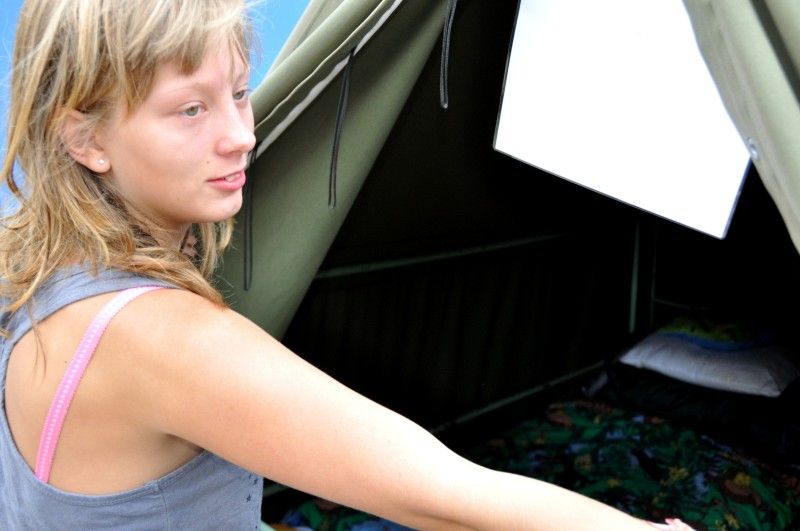 Letní dětský hasičský tábor Drahotín nejsou jen soutěže a bojovky, ale také kamarádi, dobrodružství, zábava, koupání a sport uprostřed krásné přírody. O tom se mohl přesvědčit i plzeňský primátor Martin Baxa, který za šedesáti plzeňskými dětmi přijel na tábor ve čtvrtek 26. července odpoledne. (Foto: Z. Kubalová)