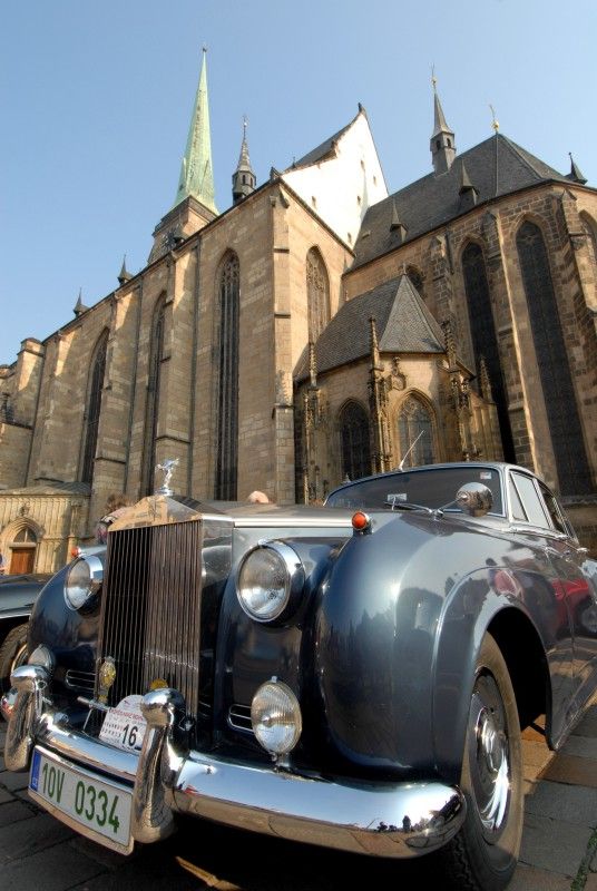 Kolona dvou desítek historických vozidel v čele se závodním vozem Tatra šestinásobného vítěze Rallye Paříž – Dakar Karla Lopraise odstartovala z plzeňského náměstí Republiky (27.7.2012) svoji třídenní cestu po nejzajímavějších památkách Plzeňského kraje. Trasu 444 km dlouhou zakončí v neděli odpoledne na nádvoří Plzeňského Prazdroje.