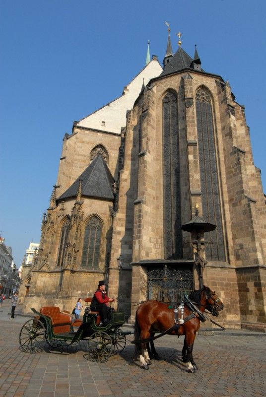 Kolona dvou desítek historických vozidel v čele se závodním vozem Tatra šestinásobného vítěze Rallye Paříž – Dakar Karla Lopraise odstartovala z plzeňského náměstí Republiky (27.7.2012) svoji třídenní cestu po nejzajímavějších památkách Plzeňského kraje. Trasu 444 km dlouhou zakončí v neděli odpoledne na nádvoří Plzeňského Prazdroje.