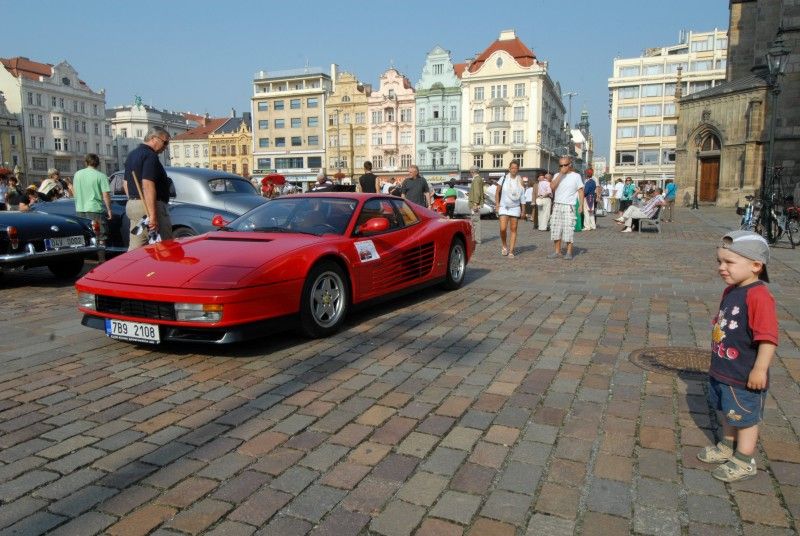 Kolona dvou desítek historických vozidel v čele se závodním vozem Tatra šestinásobného vítěze Rallye Paříž – Dakar Karla Lopraise odstartovala z plzeňského náměstí Republiky (27.7.2012) svoji třídenní cestu po nejzajímavějších památkách Plzeňského kraje. Trasu 444 km dlouhou zakončí v neděli odpoledne na nádvoří Plzeňského Prazdroje.