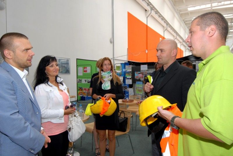 Stavebníci i zaměstnanci Techmanie intenzivně pracují na dokončení projektu rozšíření plzeňského science centra. Díky němu v areálu bývalé Škodovky vznikne plocha pro nové expozice a zároveň v Plzni chybějící planetárium s promítacím sálem, který bude vybaven moderní 3D promítací technologií. Rychle postupující stavbu si v doprovodu zástupců stavební firmy a ředitele Techmanie Vlastimila Voláka v úterý (7.8.2012) dopoledne prohlédli primátor Martin Baxa a radní Irena Rottová.
