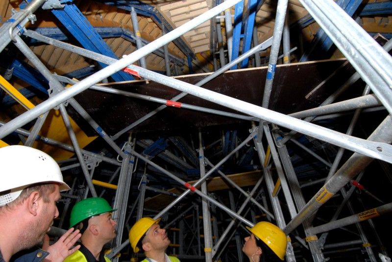 Stavebníci i zaměstnanci Techmanie intenzivně pracují na dokončení projektu rozšíření plzeňského science centra. Díky němu v areálu bývalé Škodovky vznikne plocha pro nové expozice a zároveň v Plzni chybějící planetárium s promítacím sálem, který bude vybaven moderní 3D promítací technologií. Rychle postupující stavbu si v doprovodu zástupců stavební firmy a ředitele Techmanie Vlastimila Voláka v úterý (7.8.2012) dopoledne prohlédli primátor Martin Baxa a radní Irena Rottová.