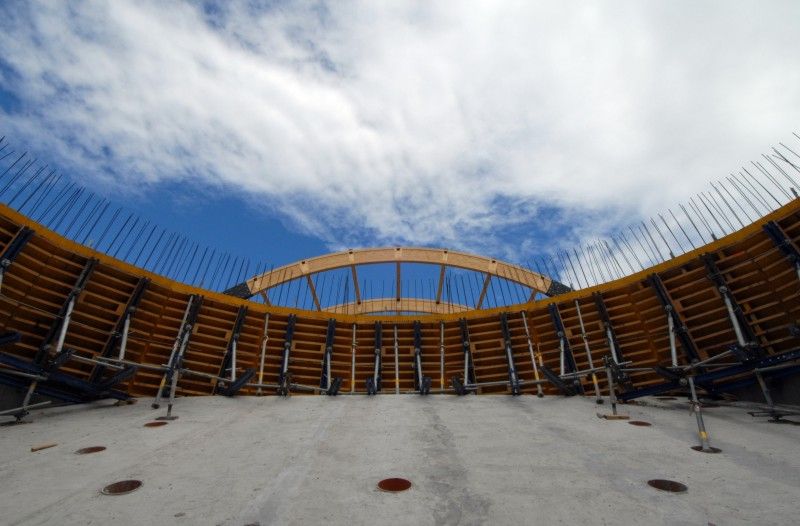 Stavebníci i zaměstnanci Techmanie intenzivně pracují na dokončení projektu rozšíření plzeňského science centra. Díky němu v areálu bývalé Škodovky vznikne plocha pro nové expozice a zároveň v Plzni chybějící planetárium s promítacím sálem, který bude vybaven moderní 3D promítací technologií. Rychle postupující stavbu si v doprovodu zástupců stavební firmy a ředitele Techmanie Vlastimila Voláka v úterý (7.8.2012) dopoledne prohlédli primátor Martin Baxa a radní Irena Rottová.