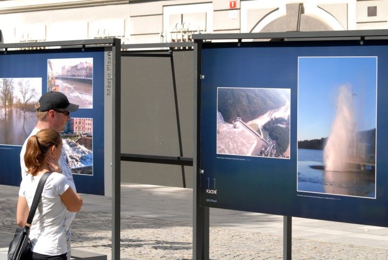 Pamětní medaili a list předal v pondělí (13.8.2012) odpoledne primátor Martin Baxa společně s bývalým primátorem Jiřím Šnebergerem při vzpomínkovém setkání na ničivou povodeň v roce 2002 zástupcům organizací, společností a jednotlivcům, kteří se významnou měrou podíleli na zvládnutí krizové situace a odstraňování škod.