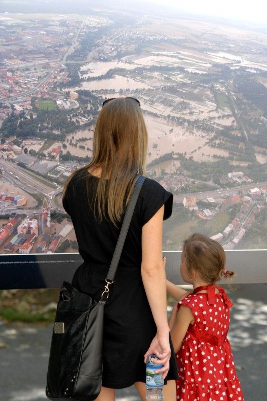 Pamětní medaili a list předal v pondělí (13.8.2012) odpoledne primátor Martin Baxa společně s bývalým primátorem Jiřím Šnebergerem při vzpomínkovém setkání na ničivou povodeň v roce 2002 zástupcům organizací, společností a jednotlivcům, kteří se významnou měrou podíleli na zvládnutí krizové situace a odstraňování škod.