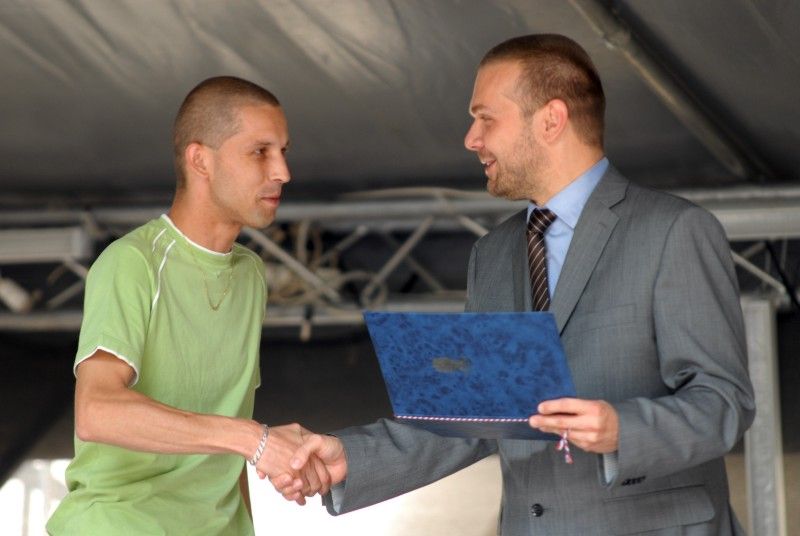 Pamětní medaili a list předal v pondělí (13.8.2012) odpoledne primátor Martin Baxa společně s bývalým primátorem Jiřím Šnebergerem při vzpomínkovém setkání na ničivou povodeň v roce 2002 zástupcům organizací, společností a jednotlivcům, kteří se významnou měrou podíleli na zvládnutí krizové situace a odstraňování škod.