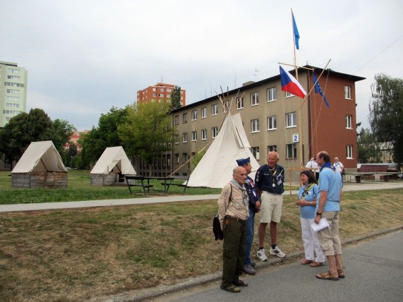 Jedna z nevýznamnějších akcí stoletého skautského jubilea 7. konference Středoevropského subregionu ISGF – Mezinárodního společenství skautů a skautek byla ve čtvrtek 16. srpna 2012 za účasti primátora Martina Baxy slavnostně zahájena v areálu Středního odborného učiliště elektrotechnického ve Skvrňanech. (foto: B. Zelenková)