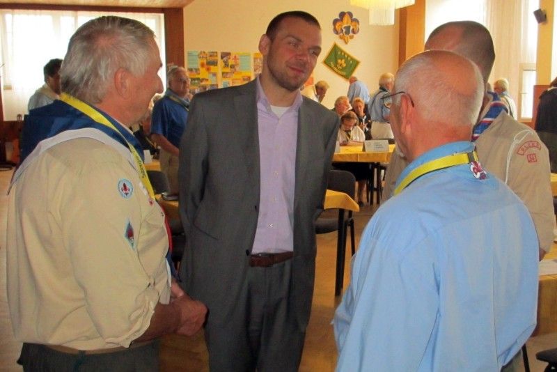 Jedna z nevýznamnějších akcí stoletého skautského jubilea 7. konference Středoevropského subregionu ISGF – Mezinárodního společenství skautů a skautek byla ve čtvrtek 16. srpna 2012 za účasti primátora Martina Baxy slavnostně zahájena v areálu Středního odborného učiliště elektrotechnického ve Skvrňanech. (foto: B. Zelenková)