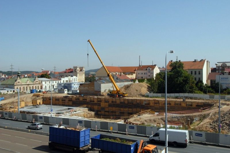 Stavební stroje dokončily odkopávky v hloubce 11,3 metrů.