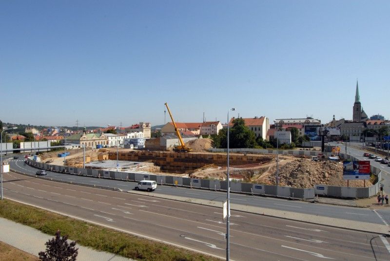 Jak postupuje stavba nové budovy divadla - srpen 2012