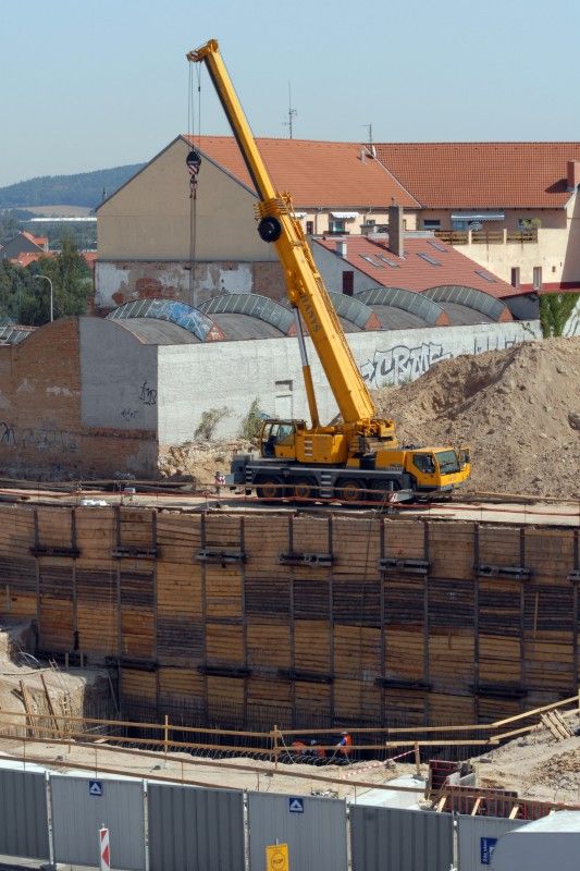 Stavební stroje dokončily odkopávky v hloubce 11,3 metrů.