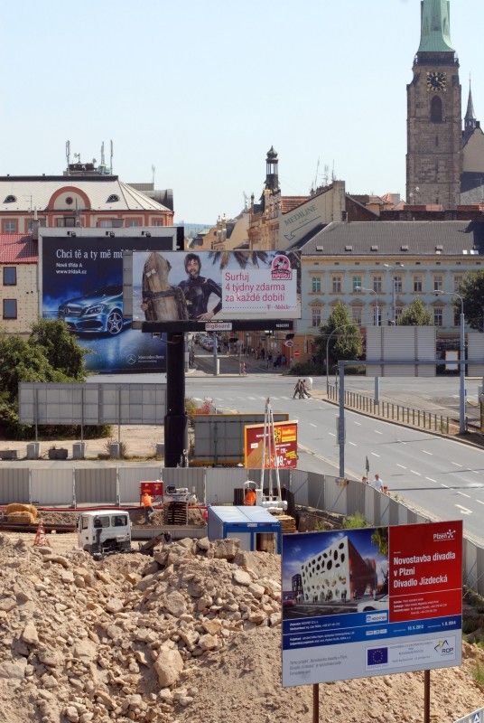 Stavební stroje dokončily odkopávky v hloubce 11,3 metrů.