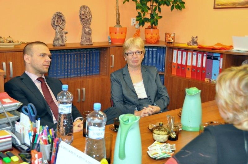 U příležitosti zahájení nového školního roku navštívil 3. září 2012 primátor Martin Baxa 15. základní školu na Skvrňanech