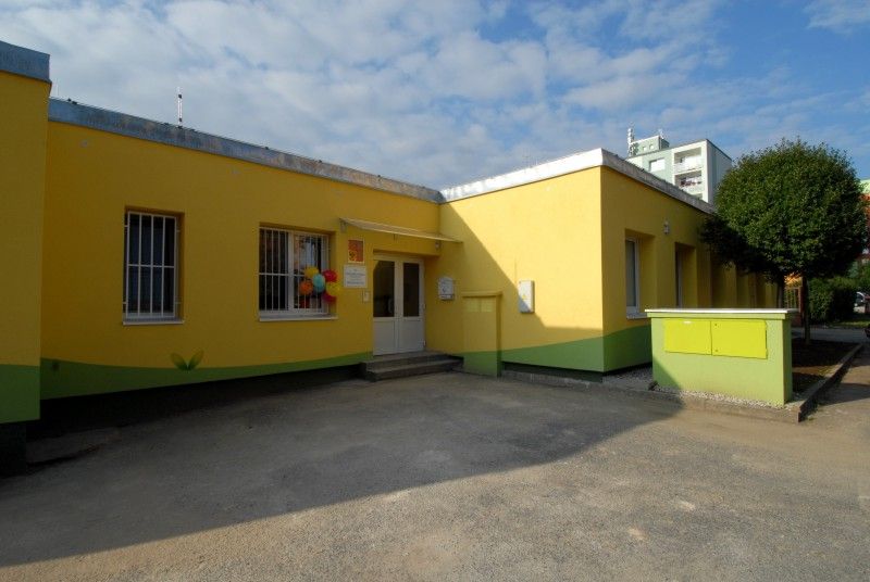 Vyfouknutím bublin z bublifuku zahájil nový školní rok (3.9.2012) v zrekonstruované budově mateřské školy v Břeclavské 12 na Vinicích primátor Martin Baxa. Kompletní oprava za 12,5 milionu korun je podle starosty Městského obvodu Plzeň 1 Miroslava Brabce největší investiční akcí obvodu v letošním roce.