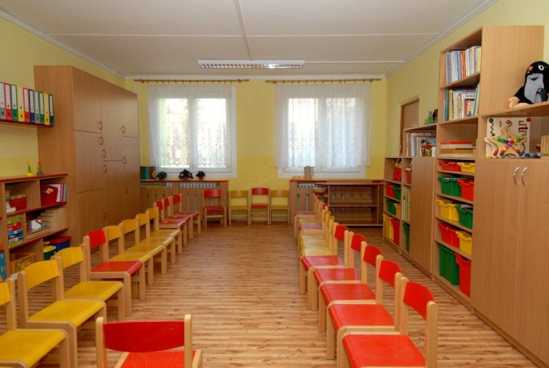 Vyfouknutím bublin z bublifuku zahájil nový školní rok (3.9.2012) v zrekonstruované budově mateřské školy v Břeclavské 12 na Vinicích primátor Martin Baxa. Kompletní oprava za 12,5 milionu korun je podle starosty Městského obvodu Plzeň 1 Miroslava Brabce největší investiční akcí obvodu v letošním roce.