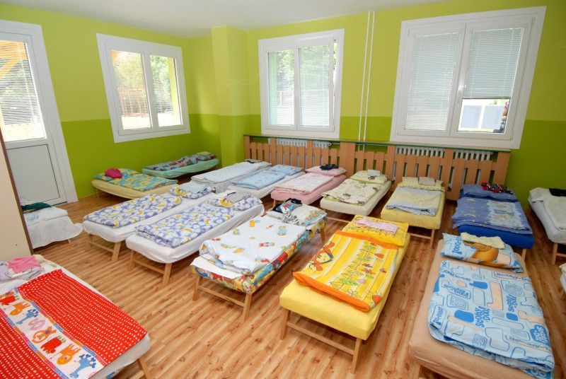 Vyfouknutím bublin z bublifuku zahájil nový školní rok (3.9.2012) v zrekonstruované budově mateřské školy v Břeclavské 12 na Vinicích primátor Martin Baxa. Kompletní oprava za 12,5 milionu korun je podle starosty Městského obvodu Plzeň 1 Miroslava Brabce největší investiční akcí obvodu v letošním roce.