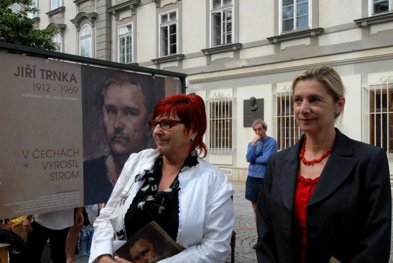 Slavnostní zahájení výstavy se uskutečnilo v pondělí (3.9.2012) odpoledne za účasti náměstkyně primátora pro kulturu Evy Herinkové. „Jiří Trnka je velkou osobností pocházející od nás z Plzně a takováto výročí je třeba si připomínat. Jsem velice ráda, že se výstavu podařilo zorganizovat, a velice mne těší, že zde vidím potomky Jiřího Trnky,“ uvedla při slavnostním zahájení náměstkyně Herinková.