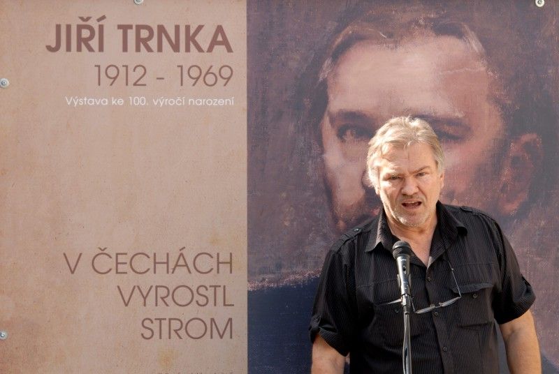 Slavnostní zahájení výstavy se uskutečnilo v pondělí (3.9.2012) odpoledne za účasti náměstkyně primátora pro kulturu Evy Herinkové. „Jiří Trnka je velkou osobností pocházející od nás z Plzně a takováto výročí je třeba si připomínat. Jsem velice ráda, že se výstavu podařilo zorganizovat, a velice mne těší, že zde vidím potomky Jiřího Trnky,“ uvedla při slavnostním zahájení náměstkyně Herinková.