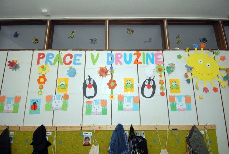 První dvě třídy pro děti s poruchami autistického spektra otevřela (4.9.2012) pro tento školní rok Odborná škola, základní škola a mateřská škola Zbůch v areálu bývalé mateřské školy v Macháčkově ulici ve Skvrňanech. V areálu zároveň provozuje čtyři třídy základní školy. Počet dětí s diagnostikovanou poruchou autismu neustále stoupá a s tím prudce roste i potřeba vzdělávacích zařízení pro děti, které potřebují speciální zacházení. Předškolní vzdělávání pro ně doposud v regionu zajištěno nebylo. Město Plzeň a Plzeňský kraj tak společně podpořily vznik speciální mateřské školy, která do jejich života přináší zásadní změnu.