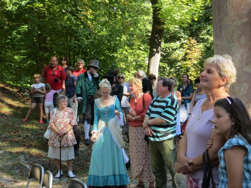 Důkazem, že činy mluví hlasitěji než slova, je neformální skupina mladých Maják Plzně. S cílem vrátit slávu místu, které v první polovině 19. století založil purkmistr Martin Kopecký, se společnými silami vložili do obnovy Chotkova sedátka, altánku uprostřed Lochotínského parku. Plán se jim i za podpory města Plzně podařilo zrealizovat (9.9.2012). Nová podoba altánu je sice na první pohled moderní, nicméně odkazuje k mnohaleté historii Lochotínského parku, který až do 50 let minulého století patřil k nejoblíbenějším odpočinkovým místům v Plzni.