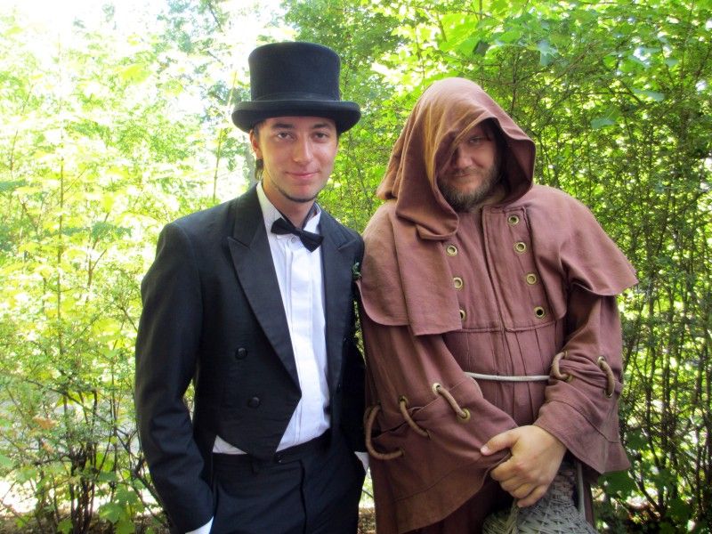 Důkazem, že činy mluví hlasitěji než slova, je neformální skupina mladých Maják Plzně. S cílem vrátit slávu místu, které v první polovině 19. století založil purkmistr Martin Kopecký, se společnými silami vložili do obnovy Chotkova sedátka, altánku uprostřed Lochotínského parku. Plán se jim i za podpory města Plzně podařilo zrealizovat (9.9.2012). Nová podoba altánu je sice na první pohled moderní, nicméně odkazuje k mnohaleté historii Lochotínského parku, který až do 50 let minulého století patřil k nejoblíbenějším odpočinkovým místům v Plzni.