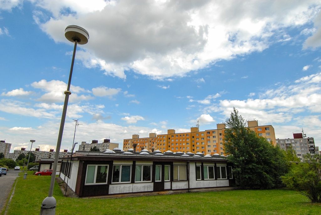 Fotografie ze setkání radního Šloufa s klienty a zákonnými zástupci v objektu Krašovská 30 dne 28.6.2016