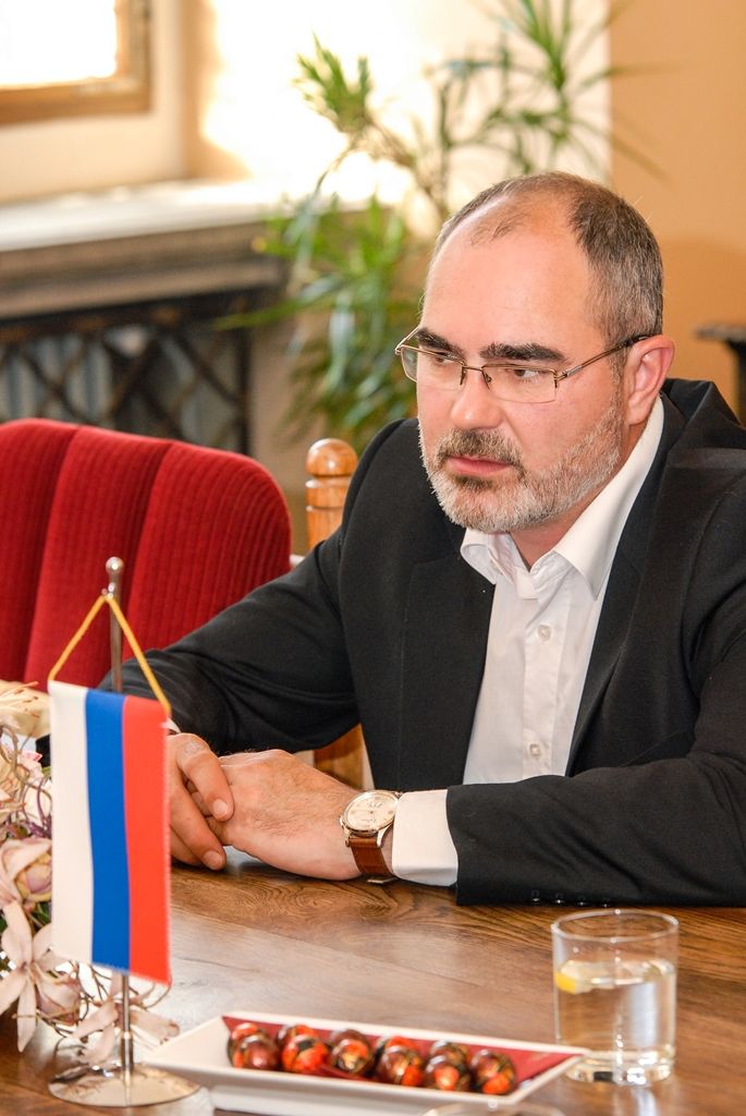 O výměně zkušeností a založení spolupráce v několika oblastech jednal dnes (1.7.2016) primátor města Plzně Martin Zrzavecký s generálním konzulem Ruské federace v Karlových Varech Michailem Nikolajevičem Ledeňovem.