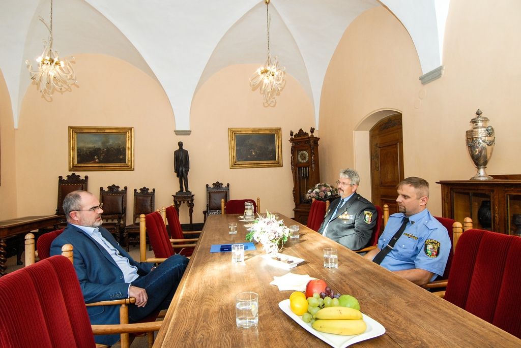 Strážník Michal Buřič získal medaili cti, zasáhl u případu napadení dívky (foto: M. Pecuch, 3.10.2016)